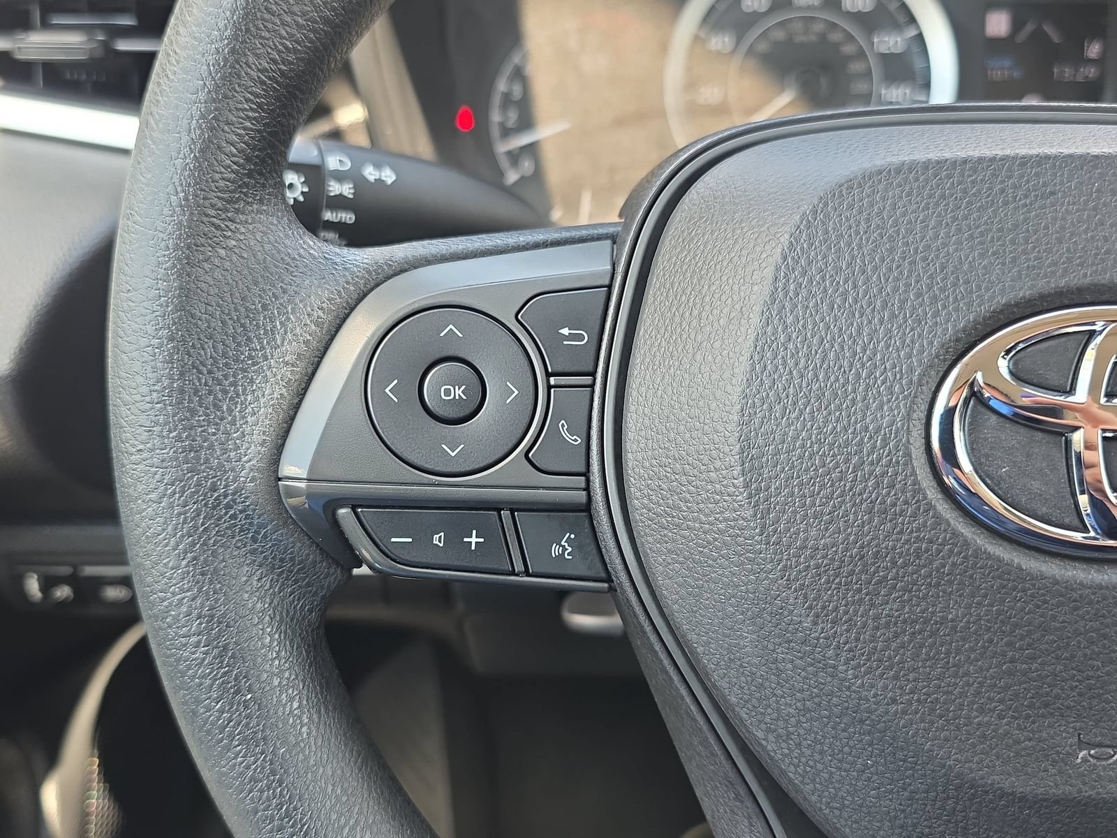 Used 2022 Toyota Corolla LE FWD image 16