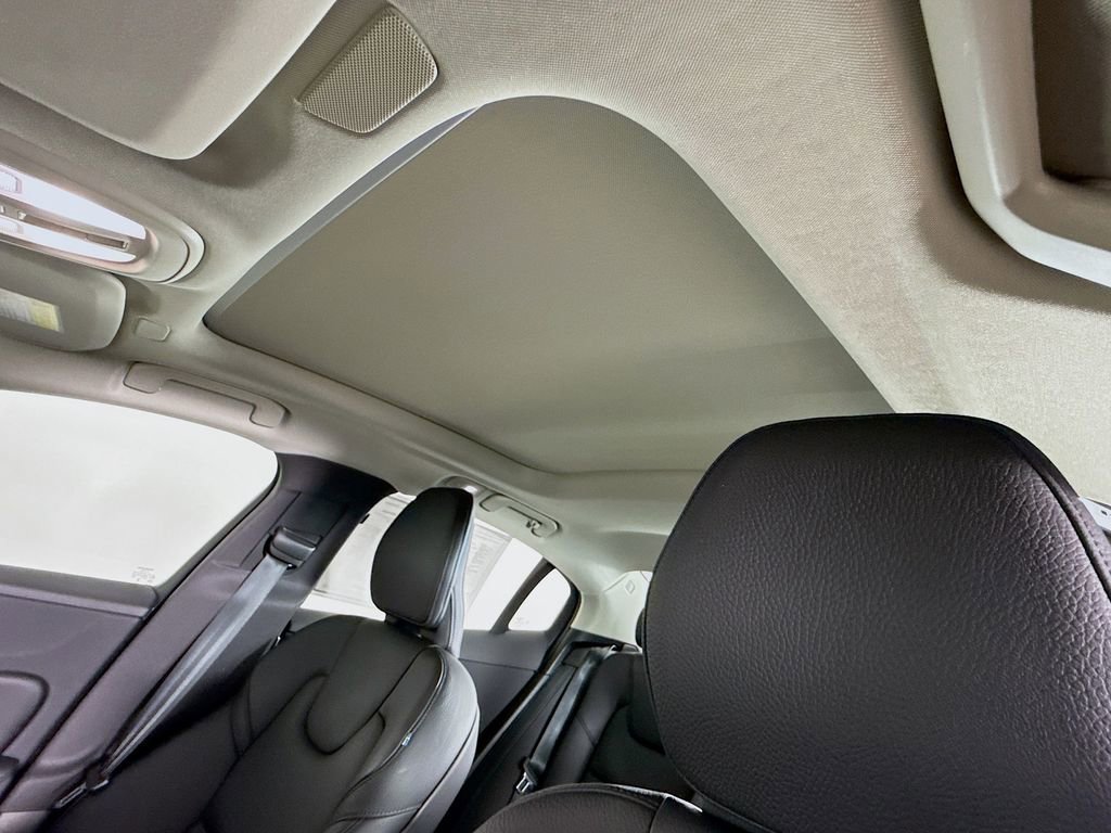 Used 2023 Volvo S60 B5 Ultimate w/ Climate Package image 23