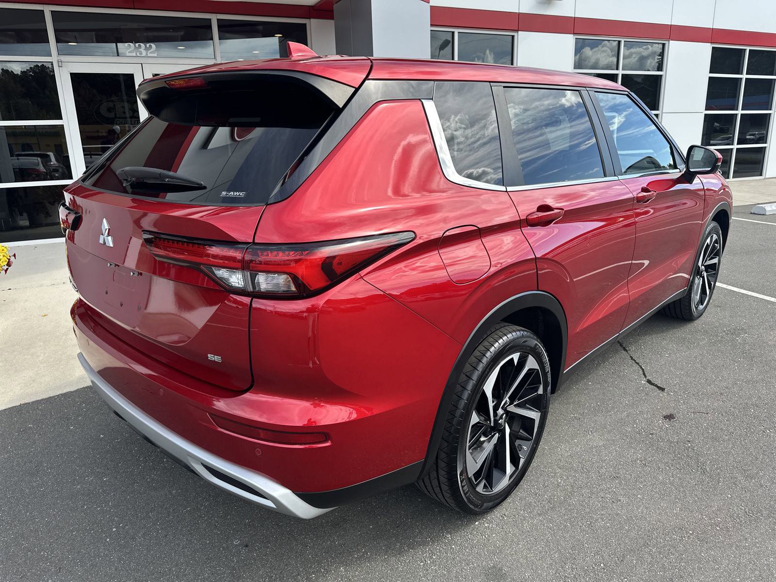 Used 2022 Mitsubishi Outlander SEL Black Edition image 8