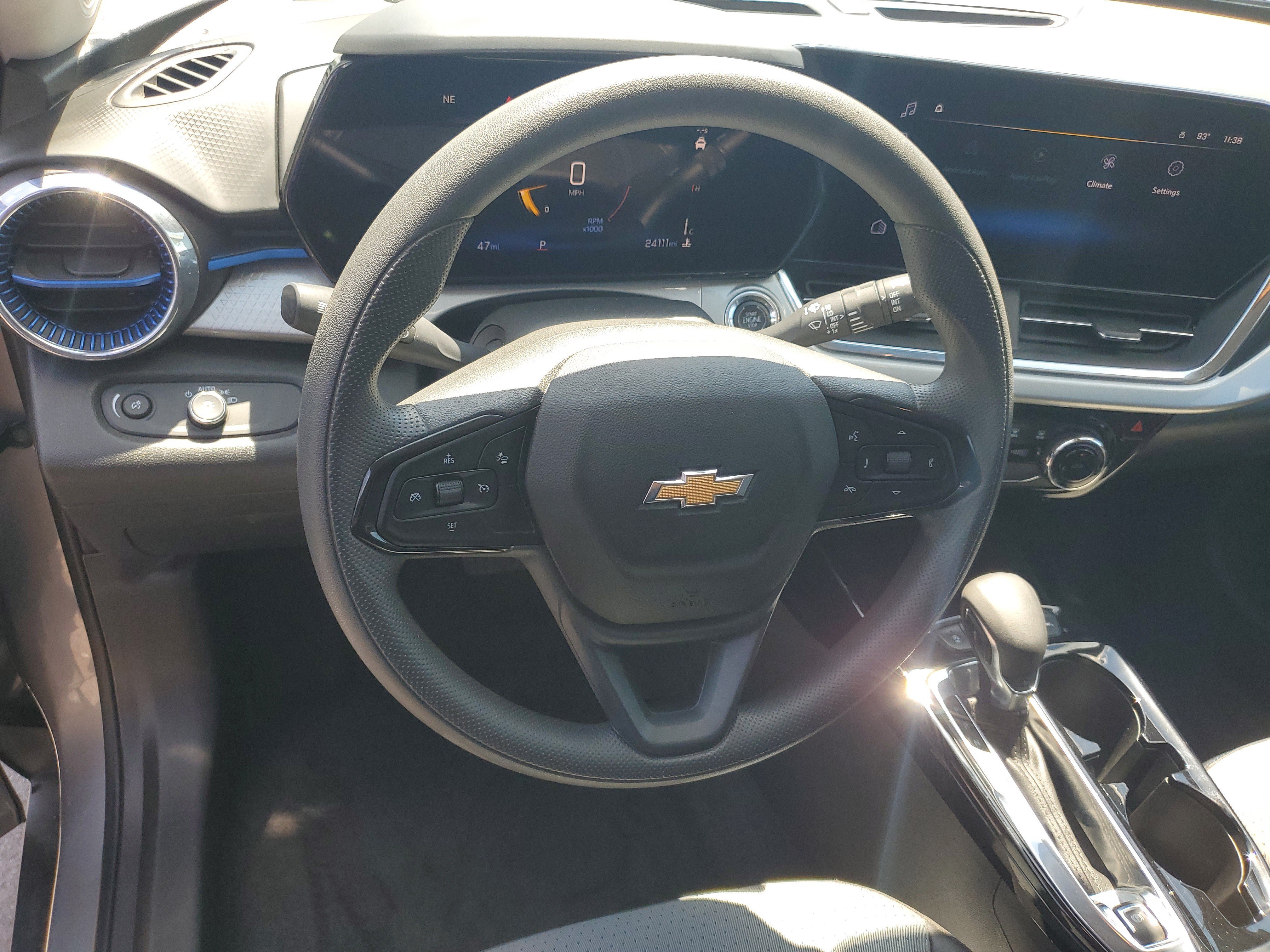 Used 2025 Chevrolet Trax LT FWD image 15