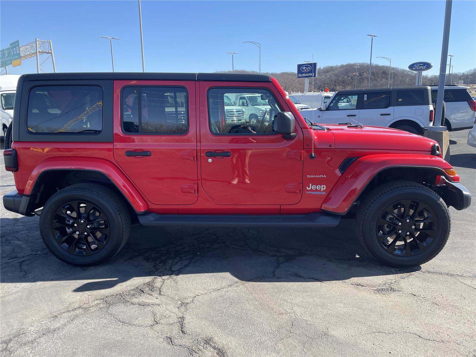 Used 2022 Jeep Wrangler Unlimited Sahara AWD/4WD image 6