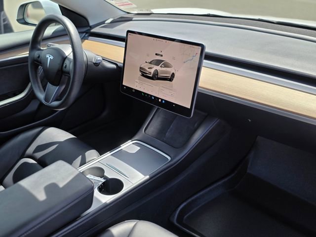 Used 2023 Tesla Model 3 Standard Range image 9