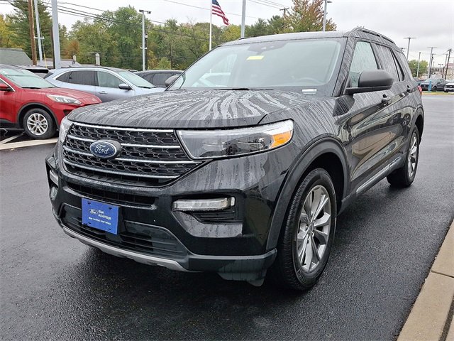Certified 2022 Ford Explorer XLT w/ Equipment Group 202A image 4