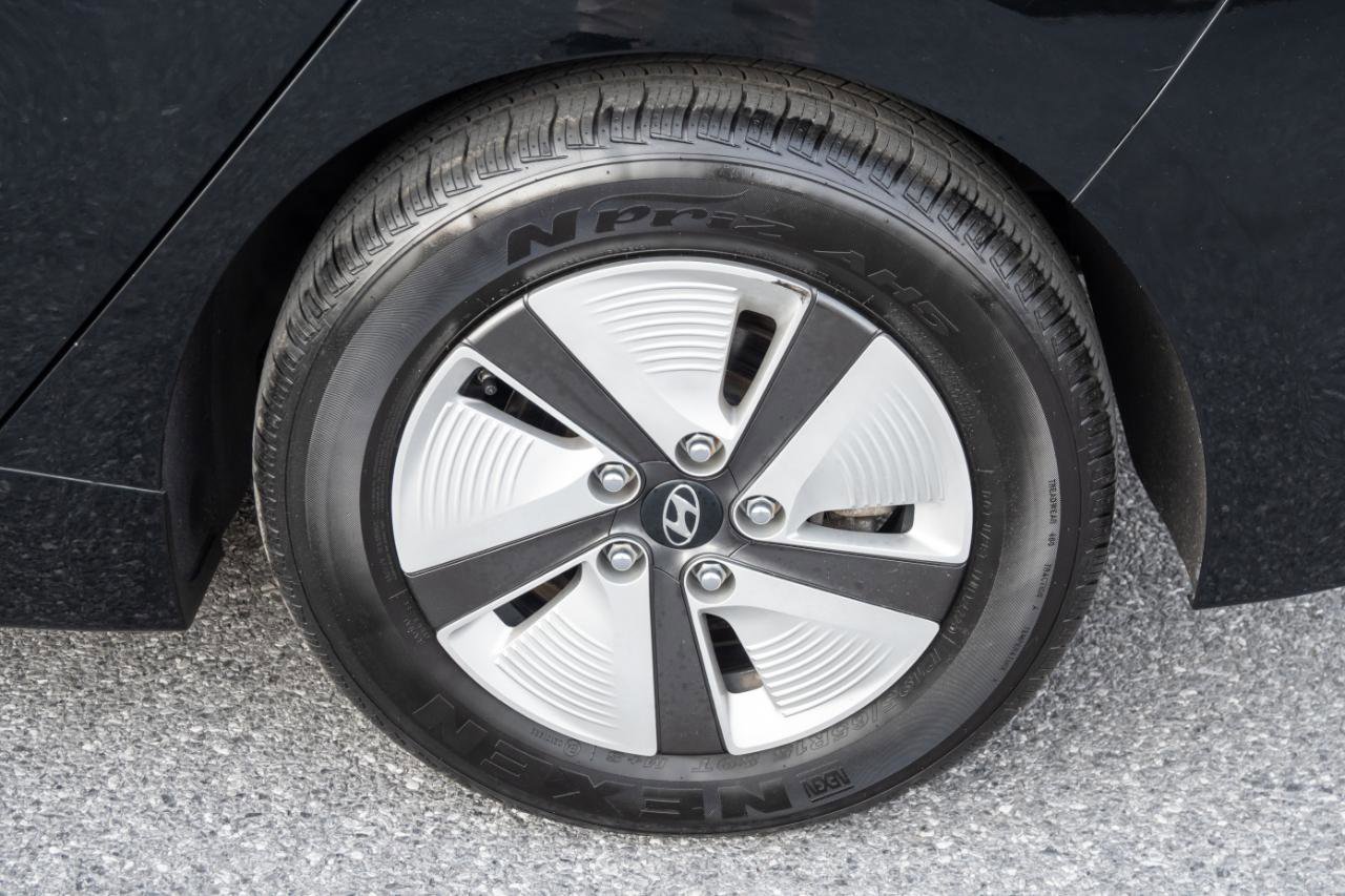 Used 2020 Hyundai Ioniq Blue FWD image 36