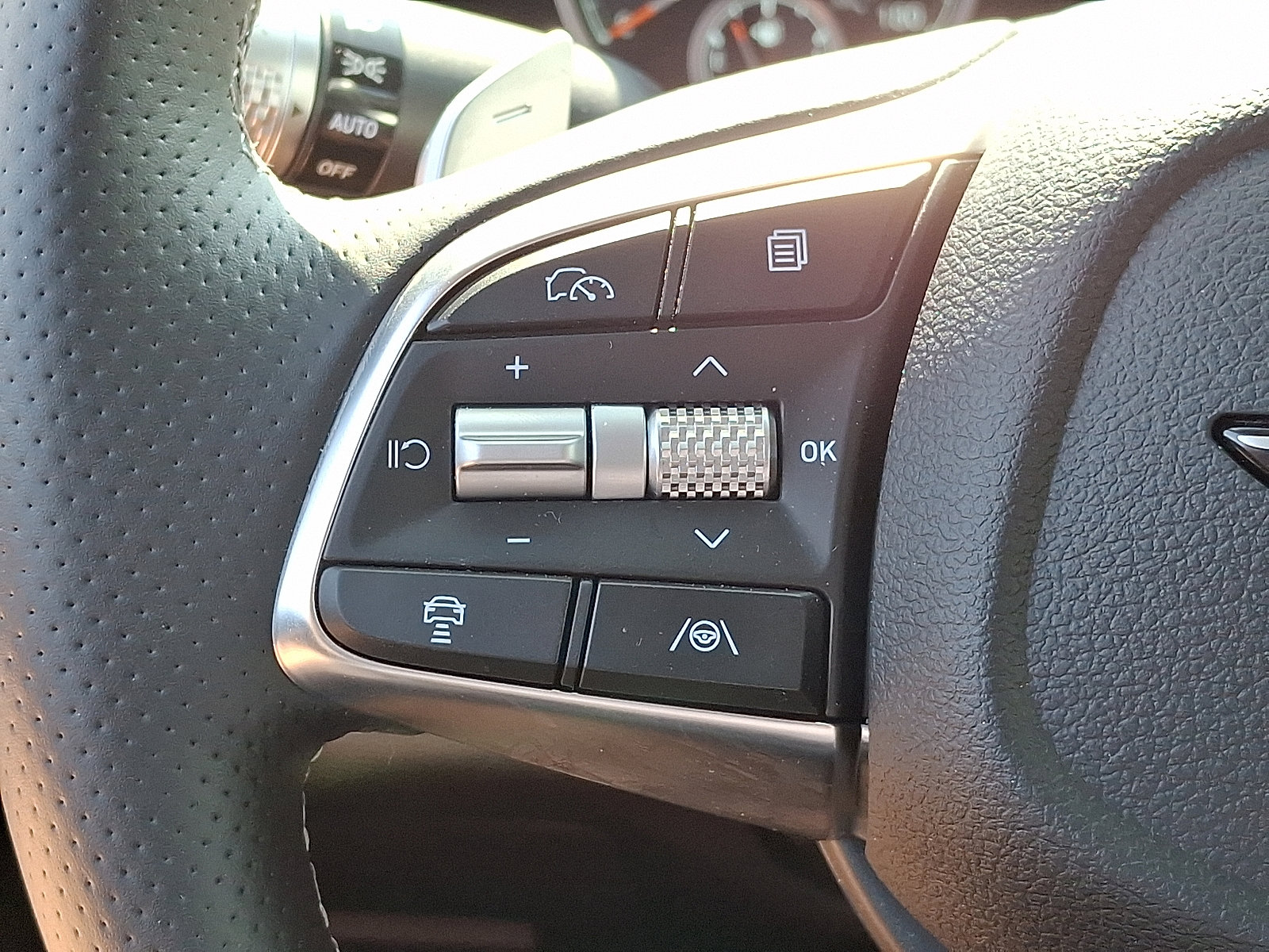 Used 2025 Genesis G70 2.5T image 21