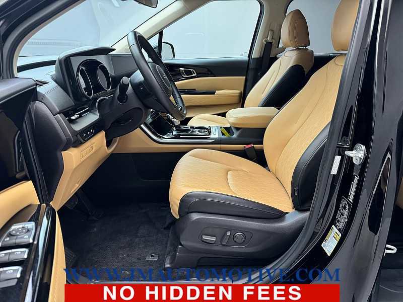 Used 2022 Kia Carnival EX FWD image 12
