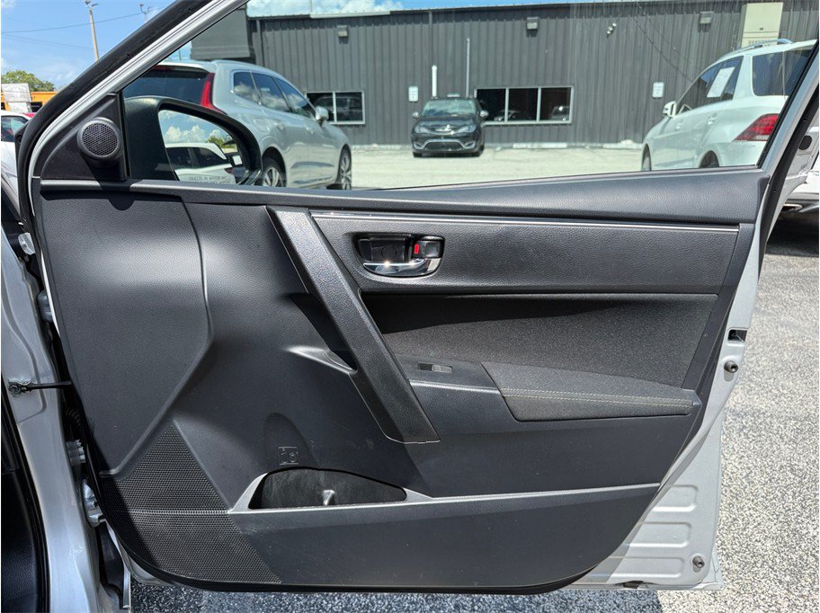 Used 2019 Toyota Corolla LE FWD image 30
