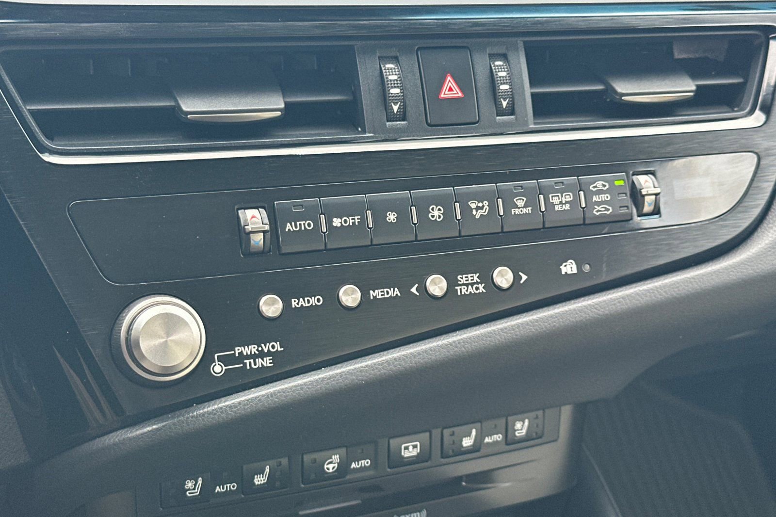 Certified 2022 Lexus ES 300h w/ Accessory Package 2 FWD image 17
