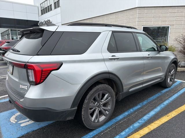 Used 2025 Ford Explorer Active w/ Active Comfort Package image 3