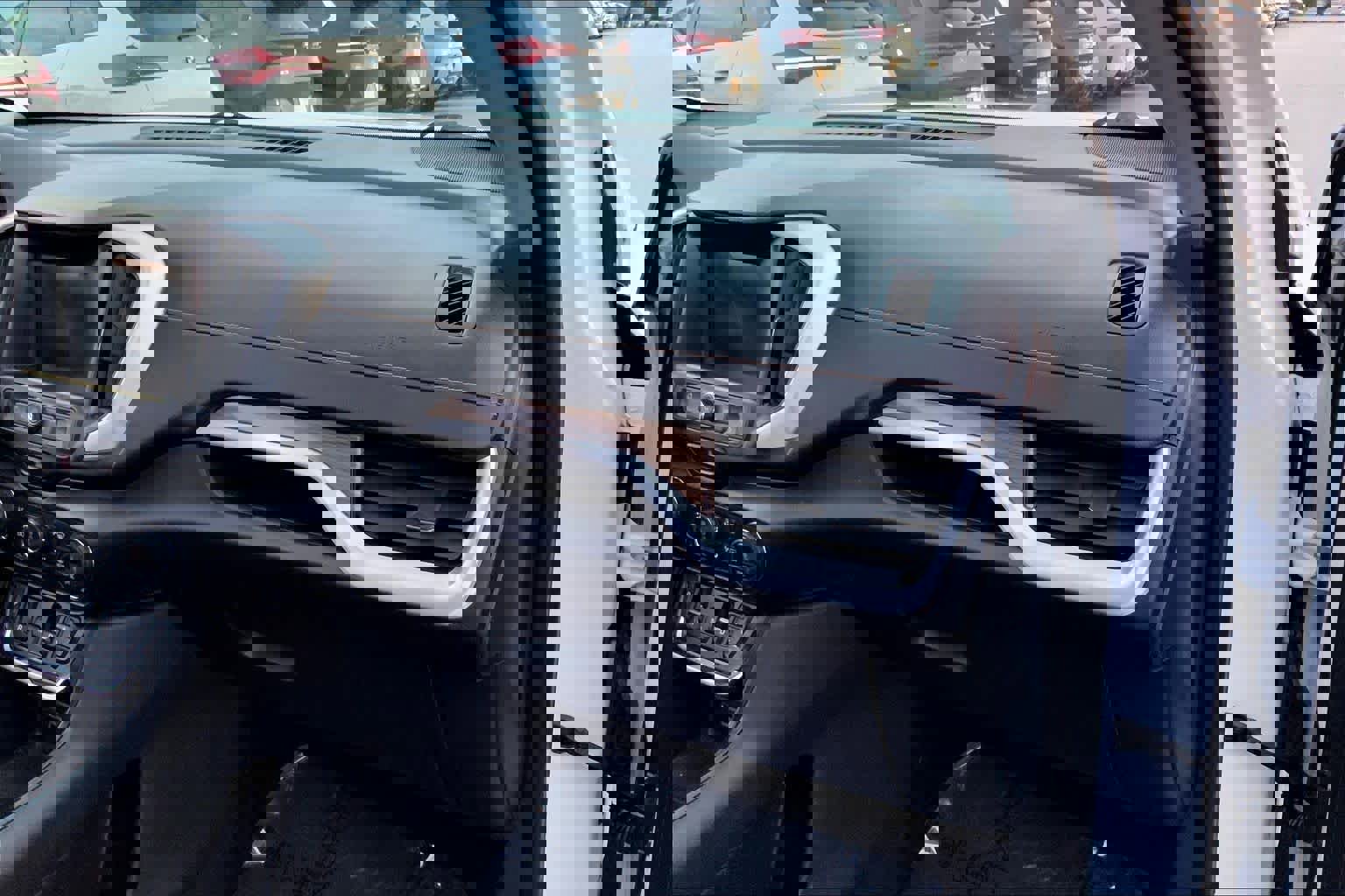 Used 2019 GMC Terrain SLE w/ Driver Convenience Package image 18