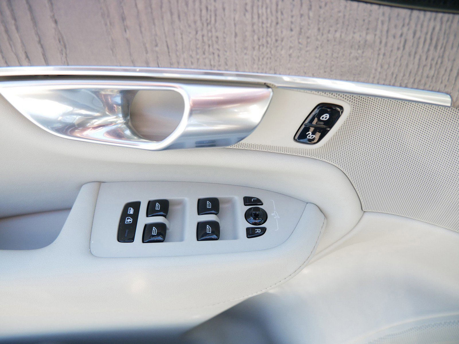 Certified 2023 Volvo XC90 B6 Ultimate AWD/4WD image 15
