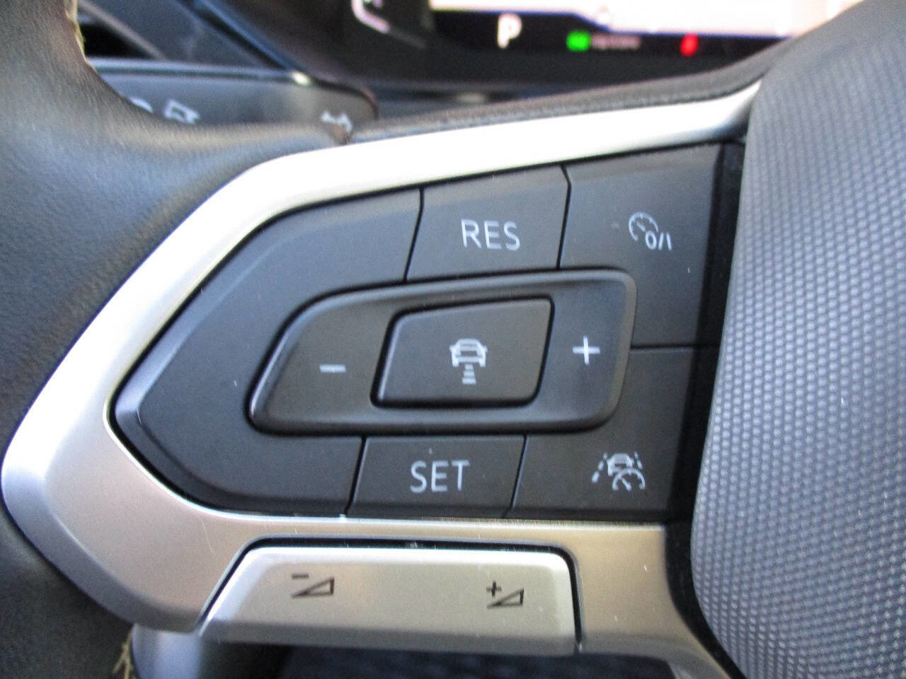 Used 2022 Volkswagen Taos SEL image 18