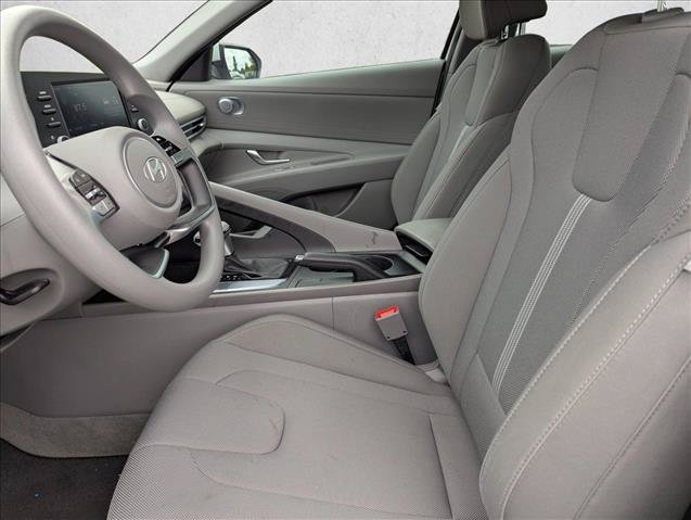 Certified 2026 Hyundai Elantra SE w/ Cargo Package FWD image 22