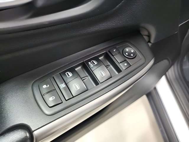 Used 2019 Jeep Cherokee Latitude w/ Cold Weather Group image 23