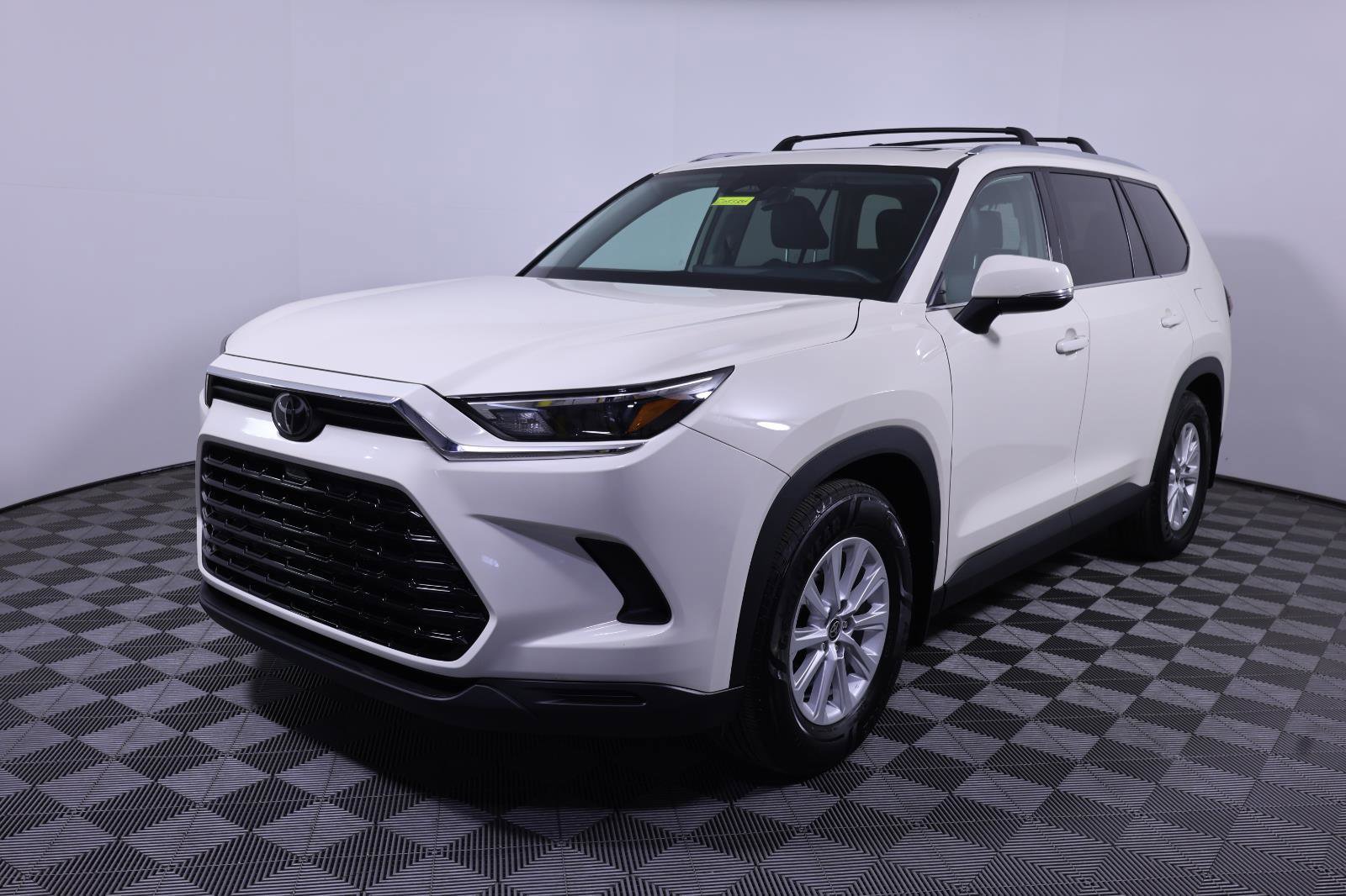 Used 2024 Toyota Grand Highlander XLE image 1