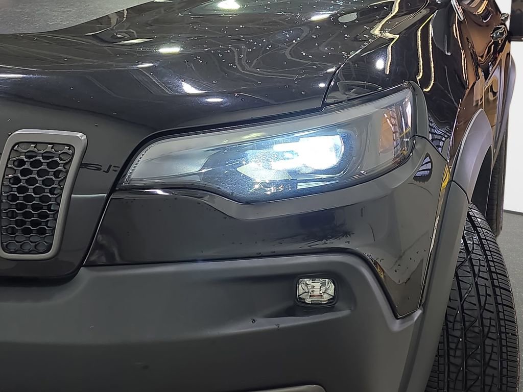 Used 2019 Jeep Cherokee Trailhawk w/ Cold Weather Group image 23