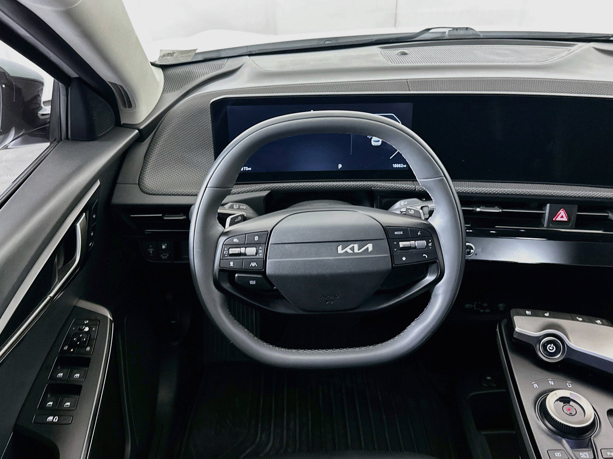 Used 2025 Kia EV6 Wind RWD image 18