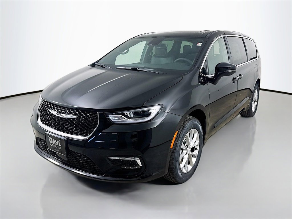 New 2026 Chrysler Pacifica Select image 3