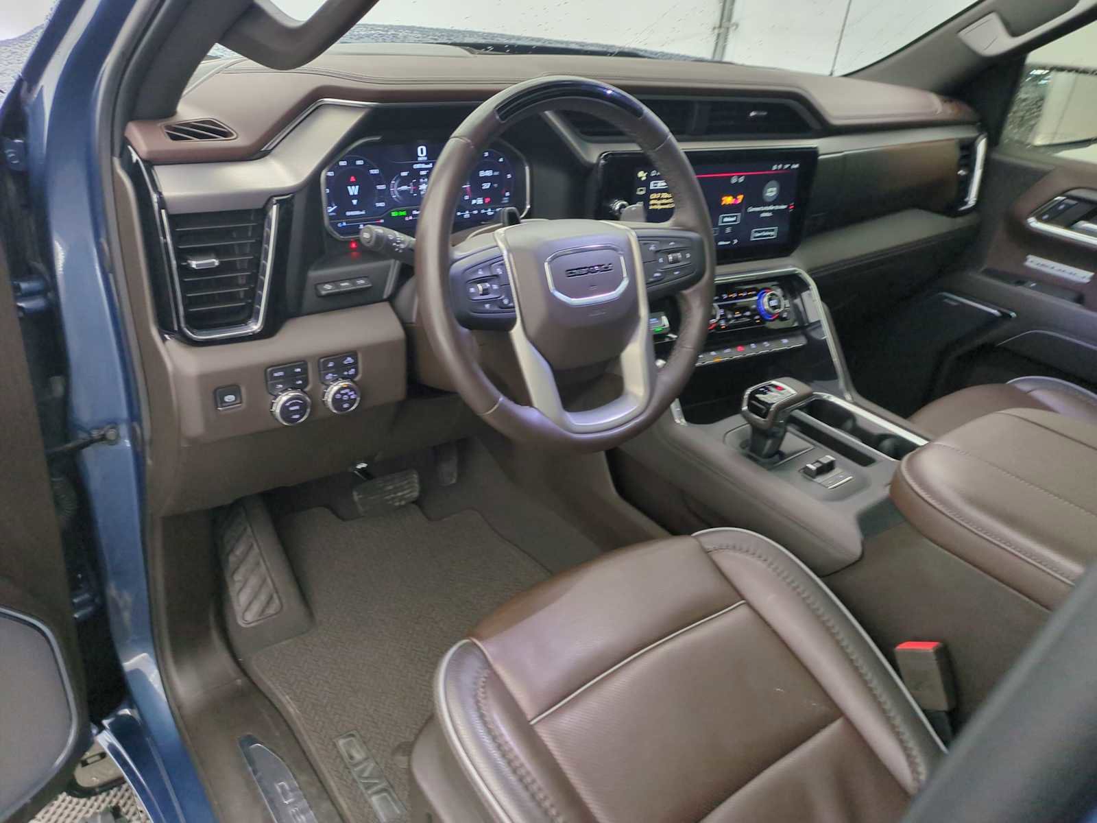 Used 2024 GMC Sierra 1500 Denali image 2