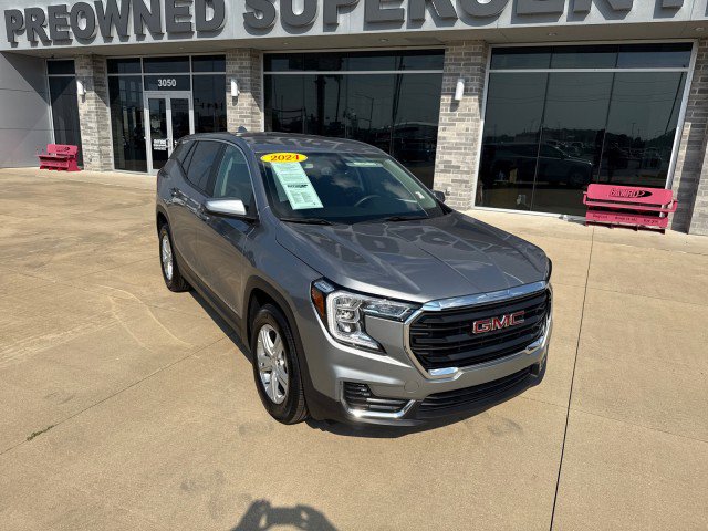 Used 2024 GMC Terrain SLE image 3
