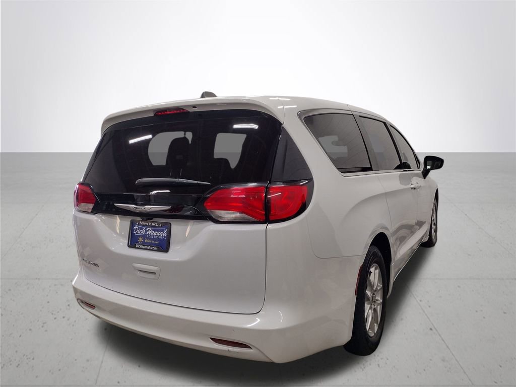 Used 2023 Chrysler Voyager LX image 15