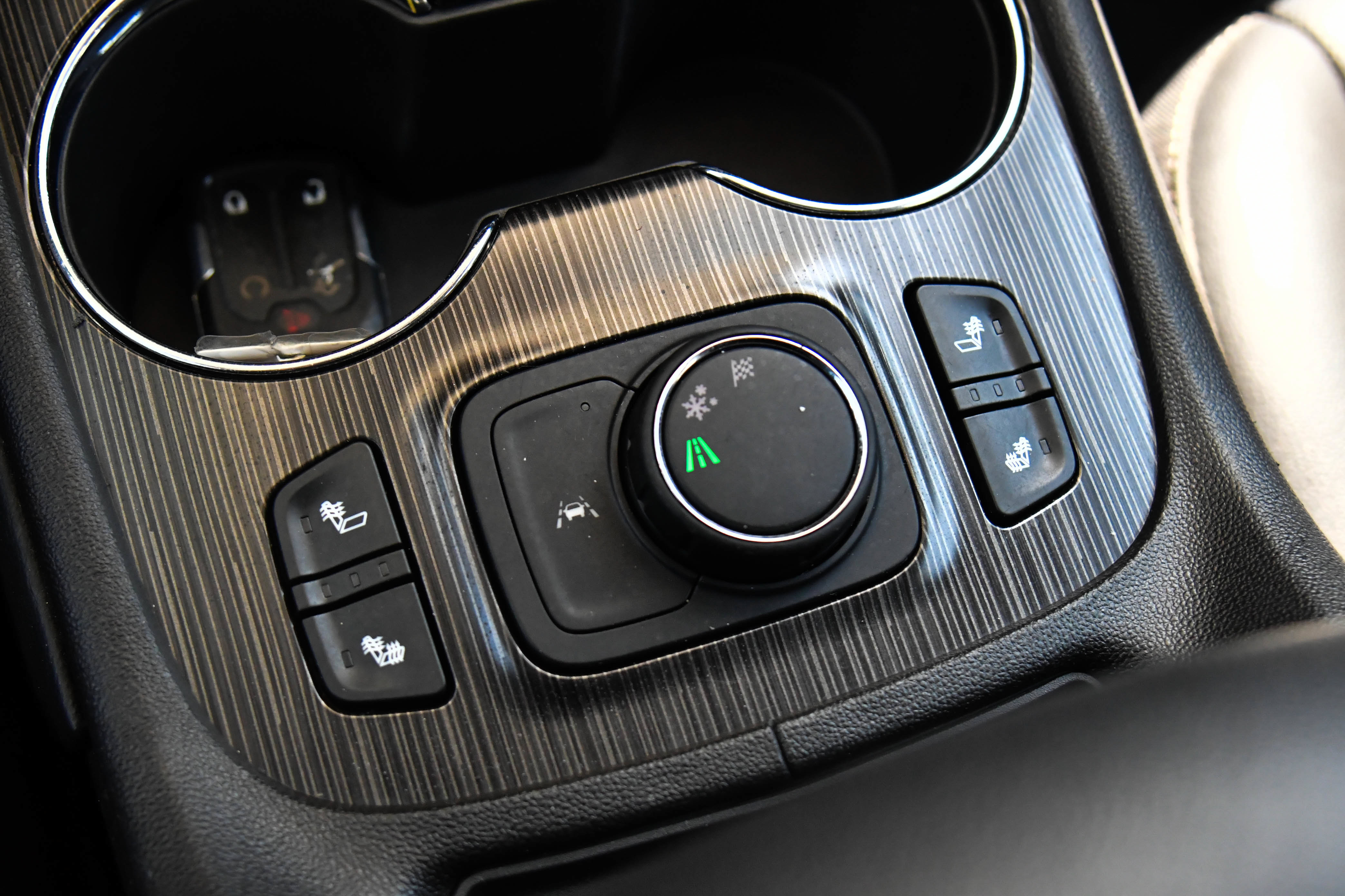 Used 2023 GMC Acadia SLT FWD image 28