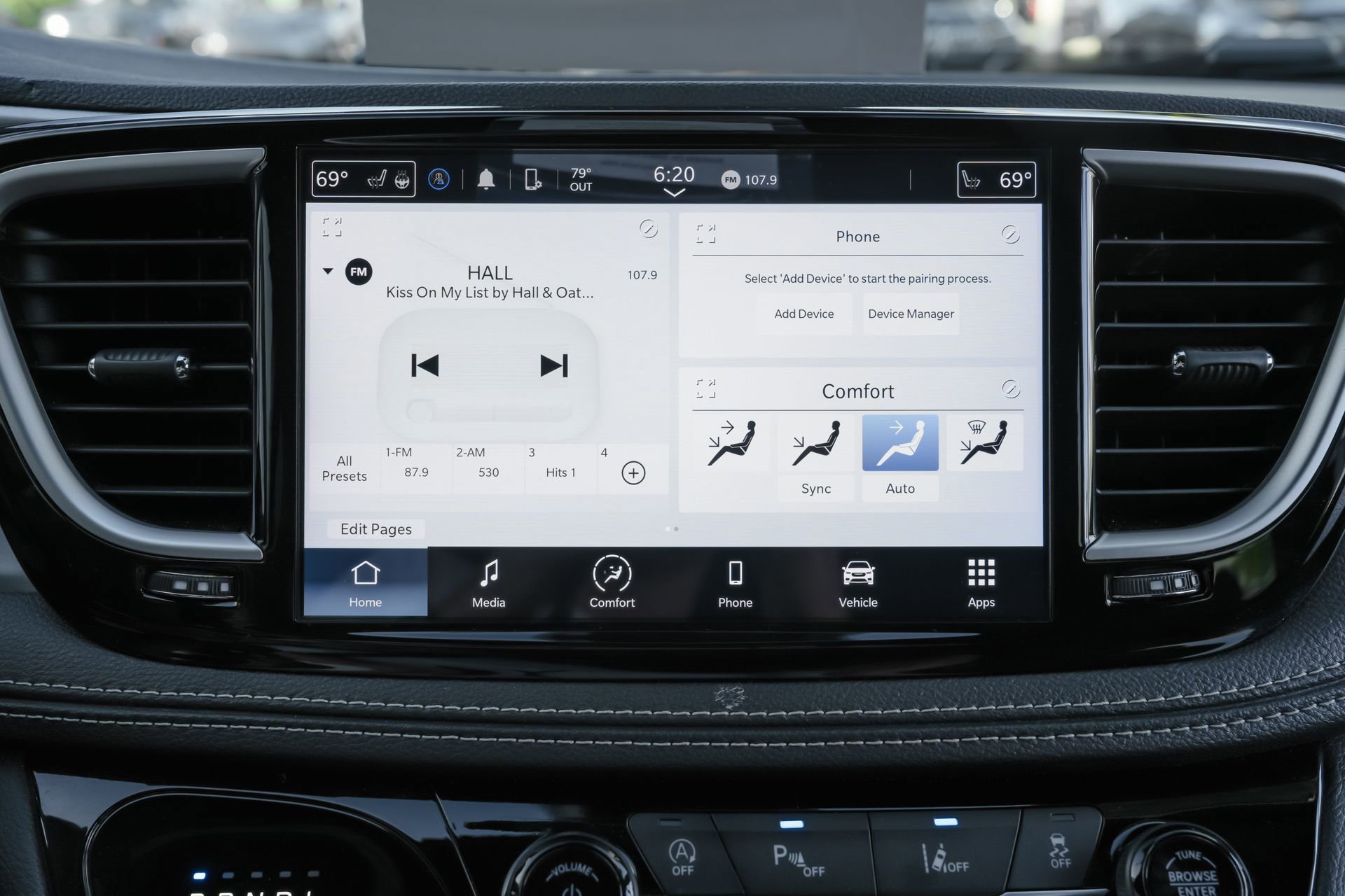 Used 2024 Chrysler Pacifica Touring image 12