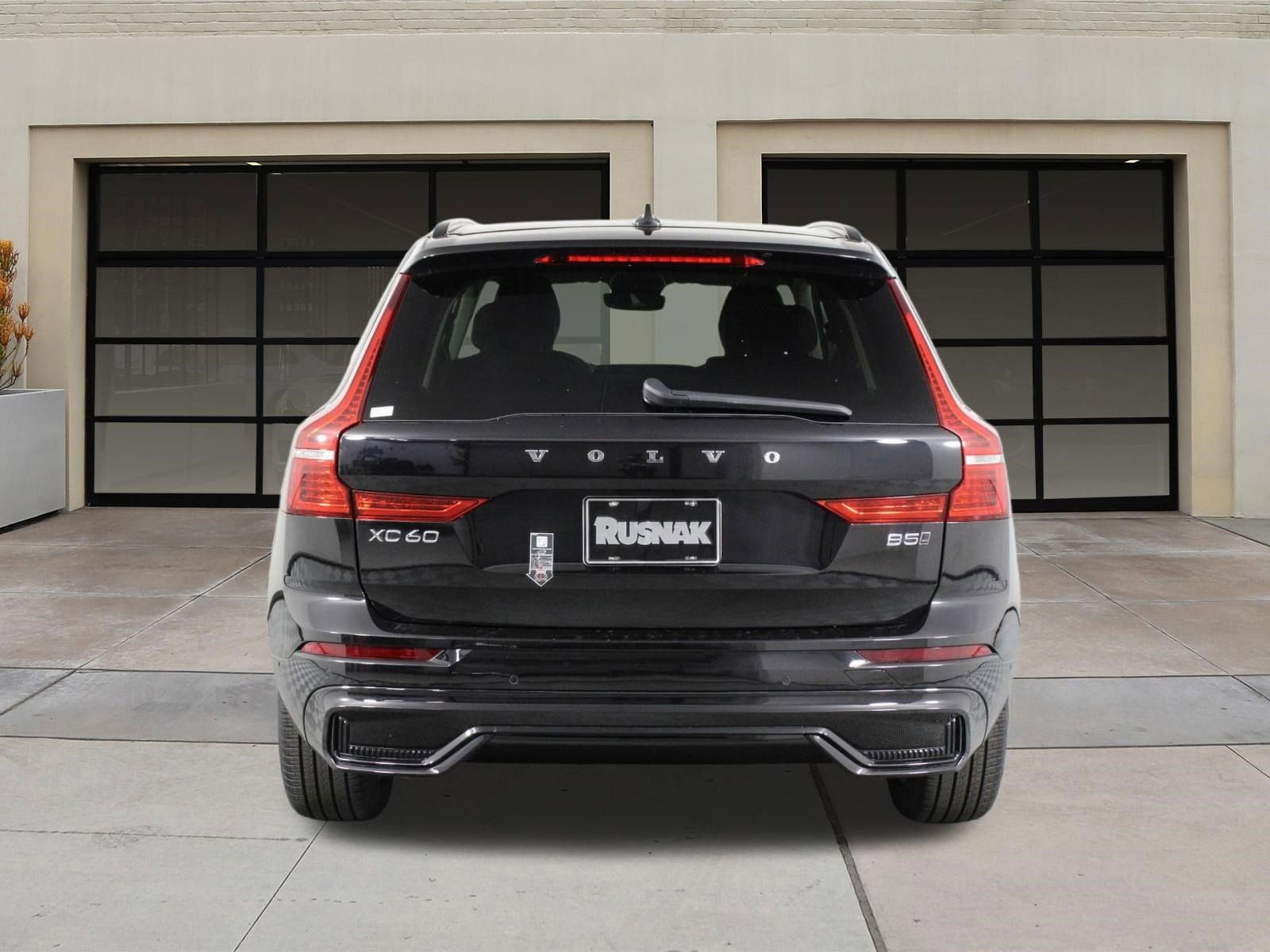 Certified 2025 Volvo XC60 B5 Plus AWD/4WD image 5