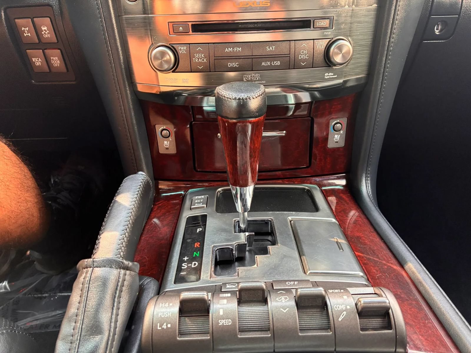 Used 2011 Lexus LX 570 4WD w/ Luxury Pkg image 32