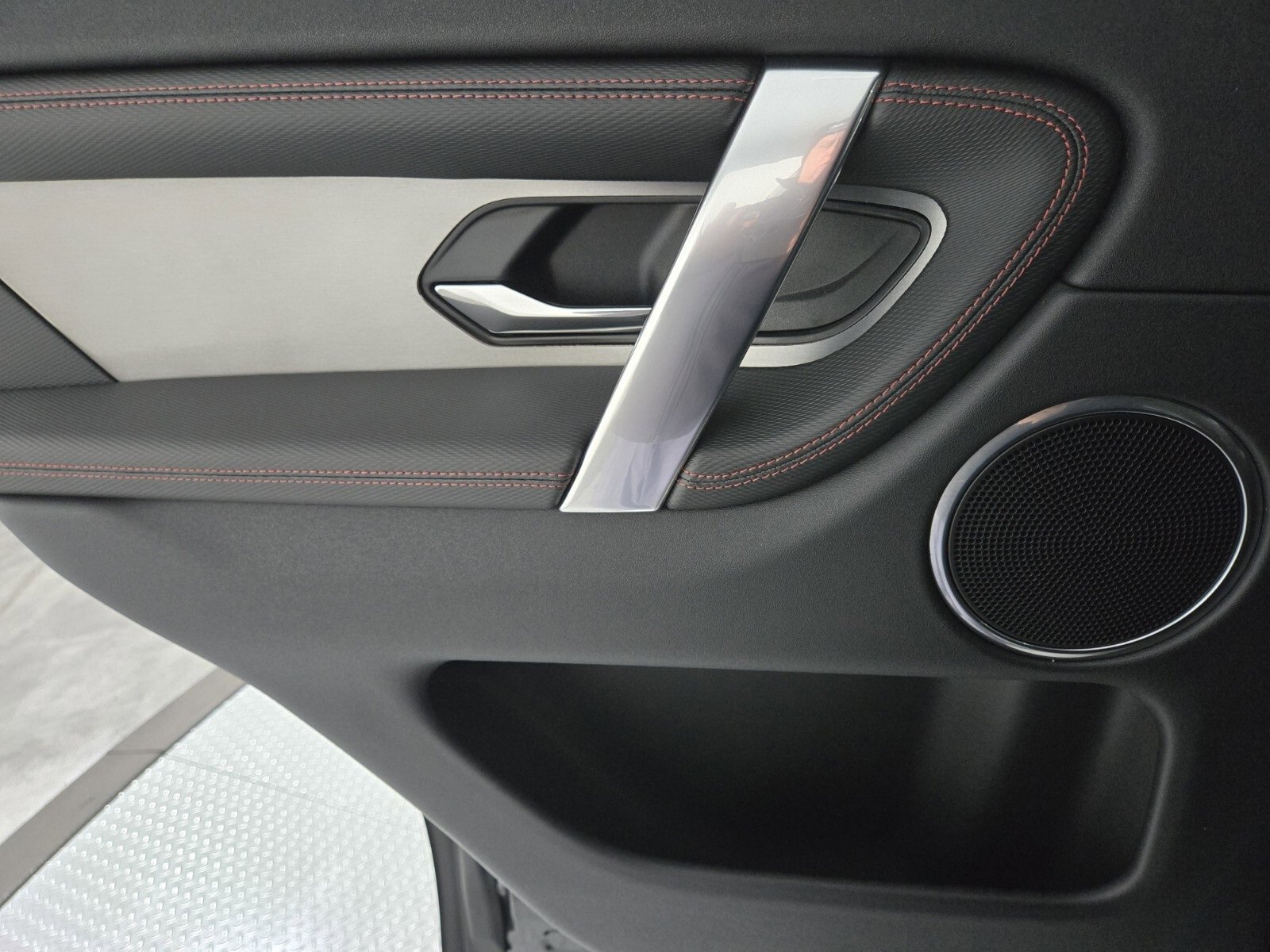 Used 2023 Land Rover Discovery Sport S R-Dynamic image 21