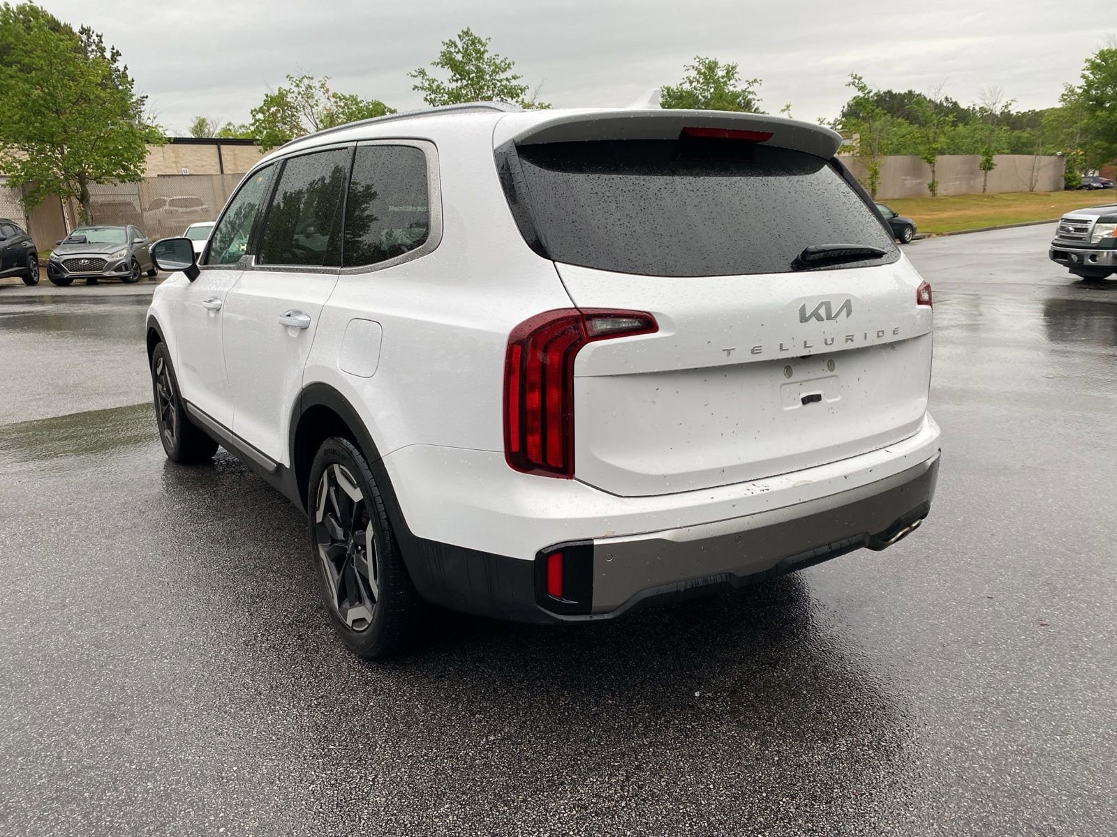 Used 2025 Kia Telluride S FWD image 3
