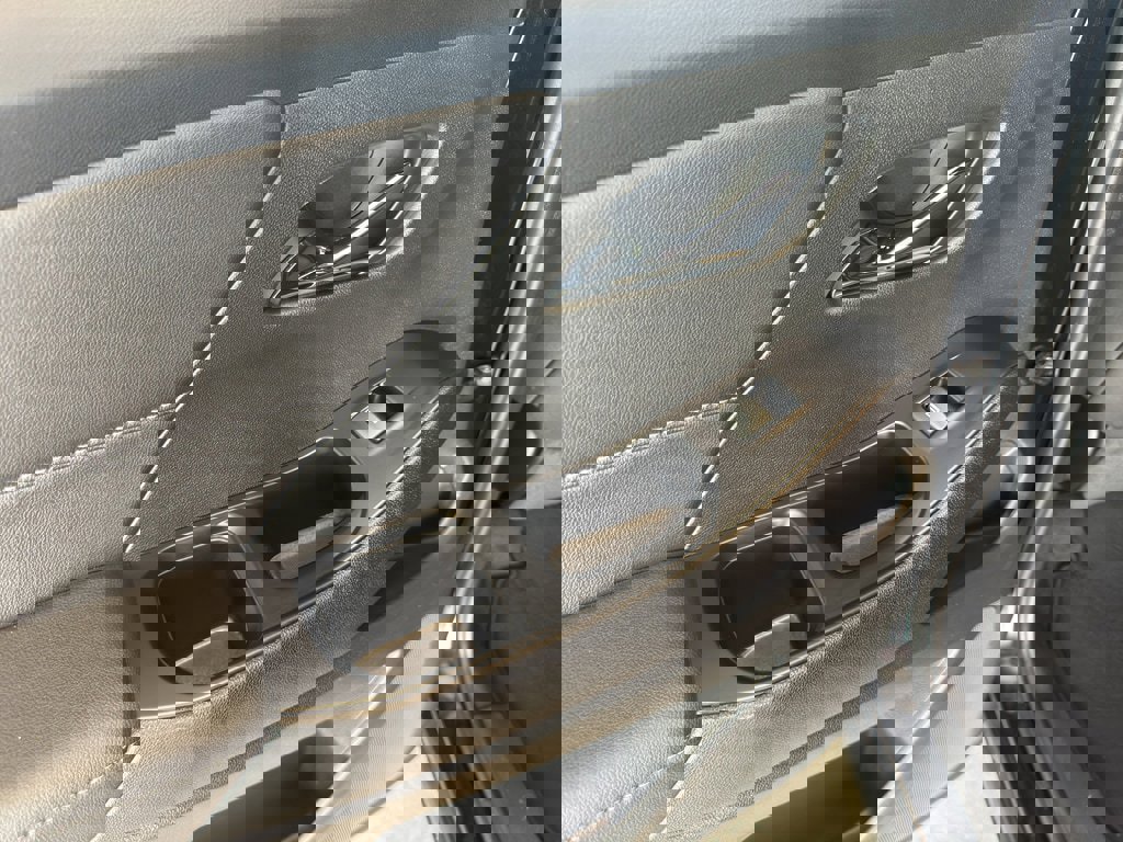 Used 2023 Chevrolet Traverse LT image 10