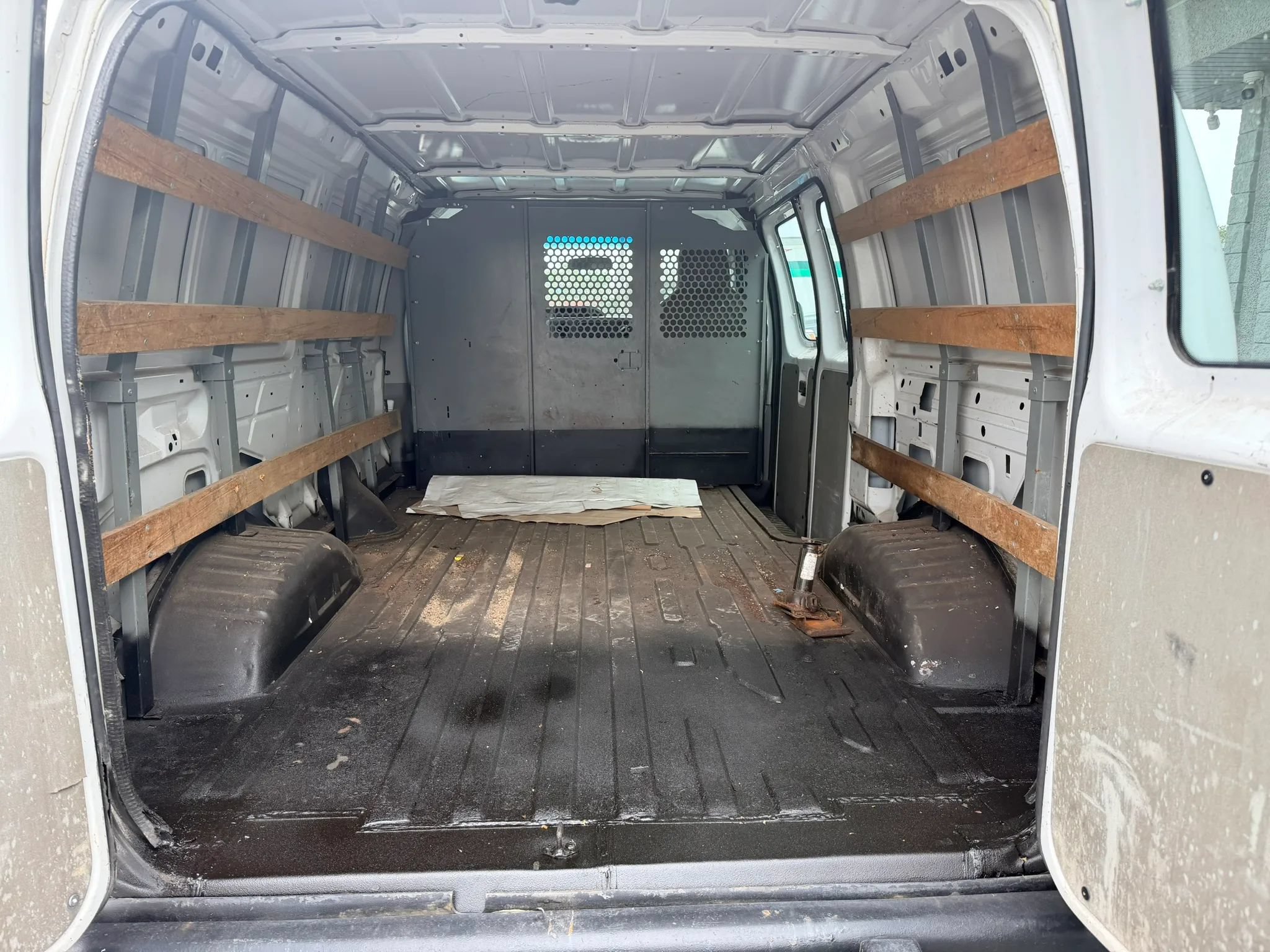 Used 2010 Ford E-250 and Econoline 250 RWD image 4
