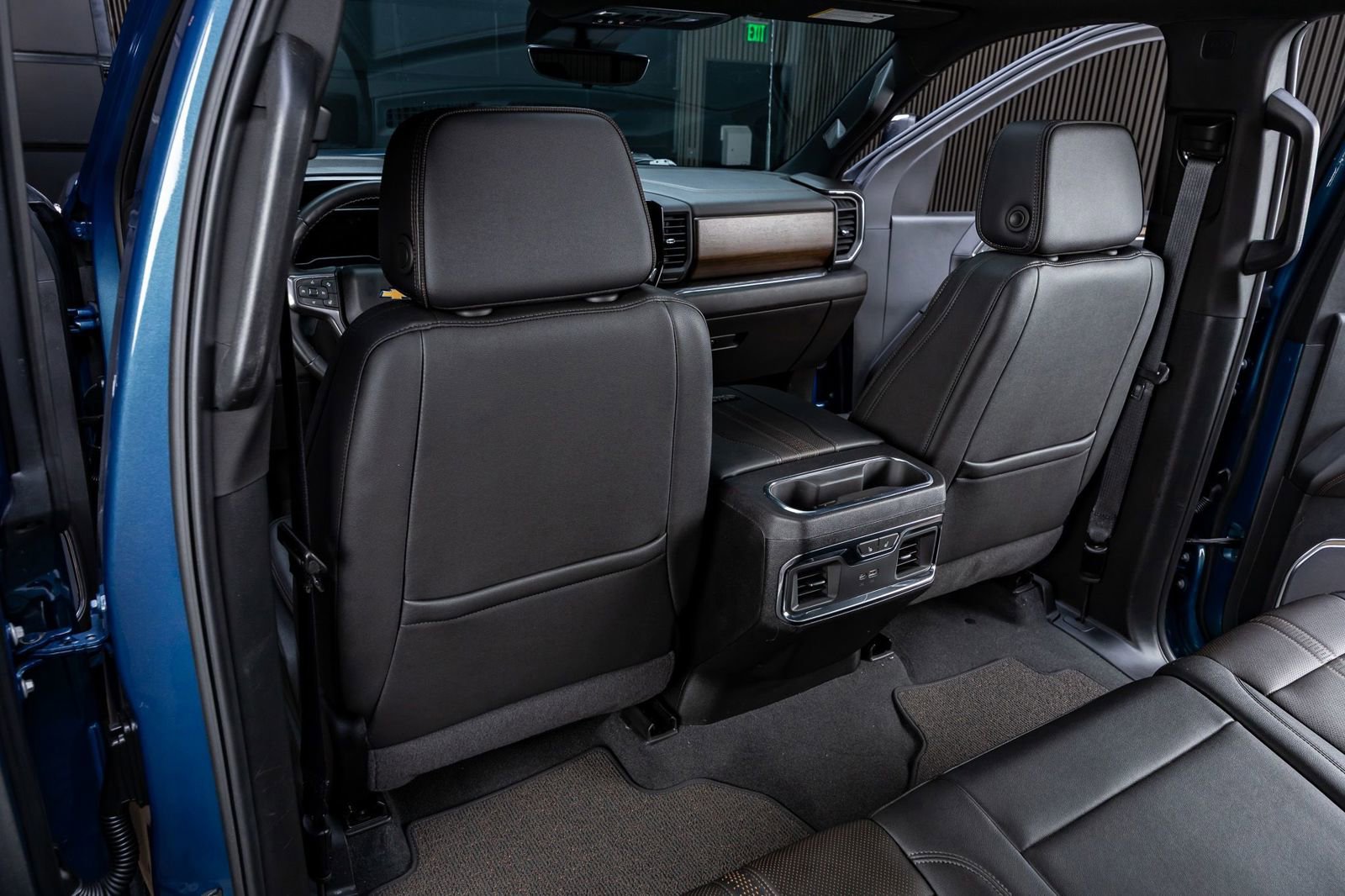 Used 2024 Chevrolet Silverado 2500 High Country w/ High Country Premium Package AWD/4WD image 34
