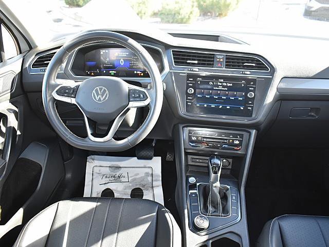 Used 2023 Volkswagen Tiguan SE w/ Panoramic Sunroof Package image 16