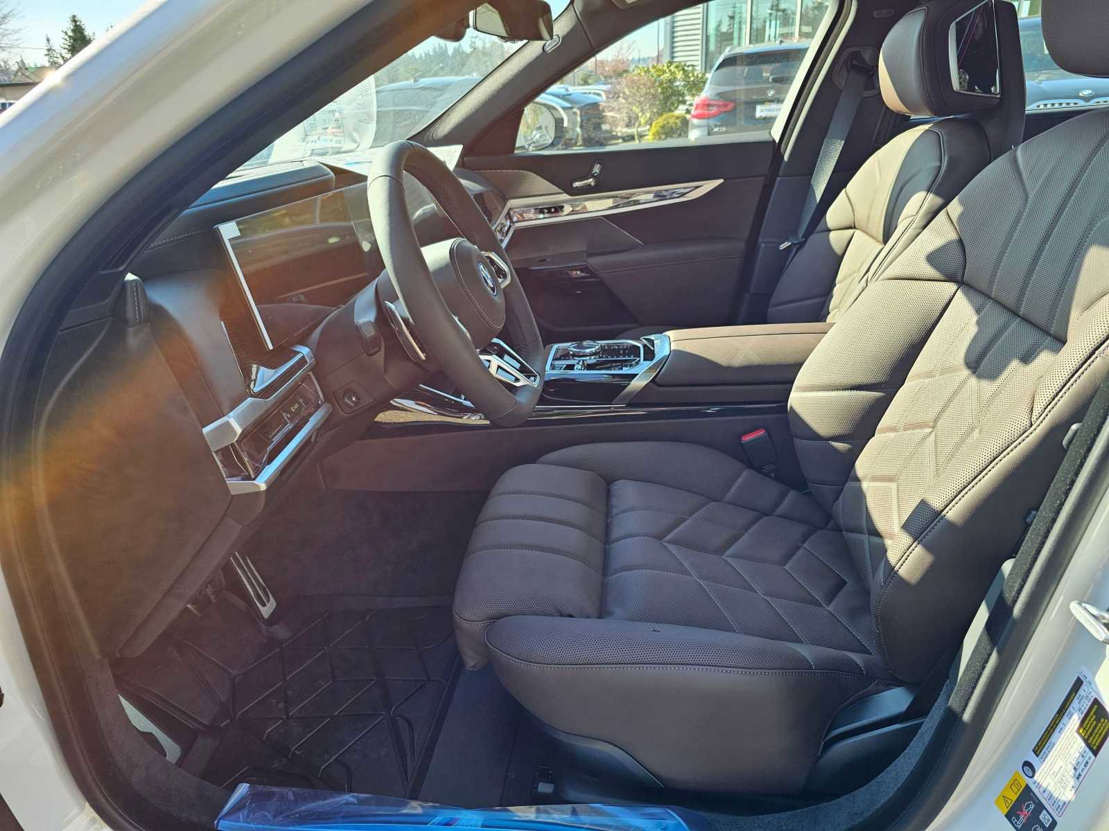 New 2024 BMW i7 xDrive60 image 23