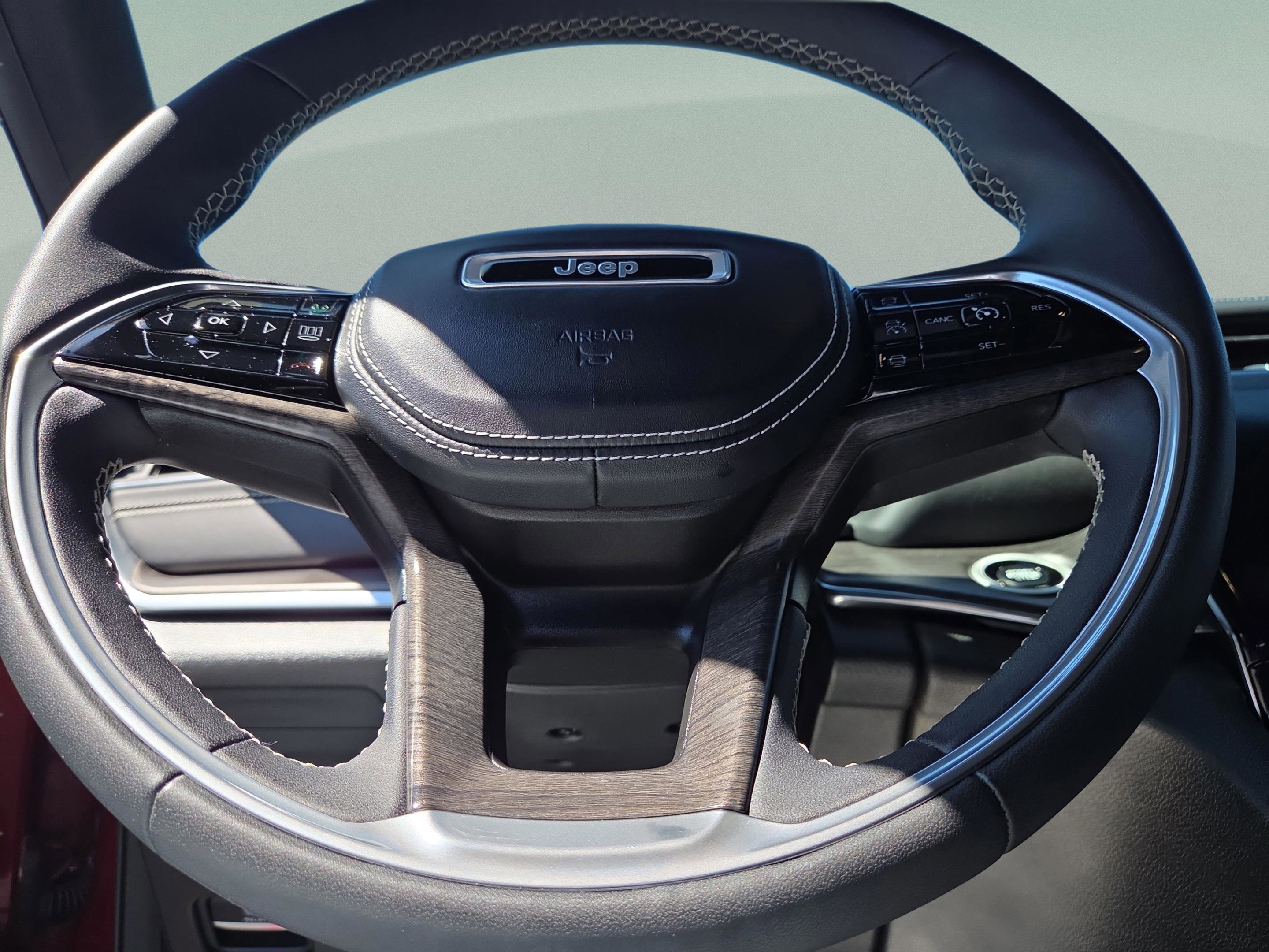 Used 2023 Jeep Grand Cherokee Overland image 11