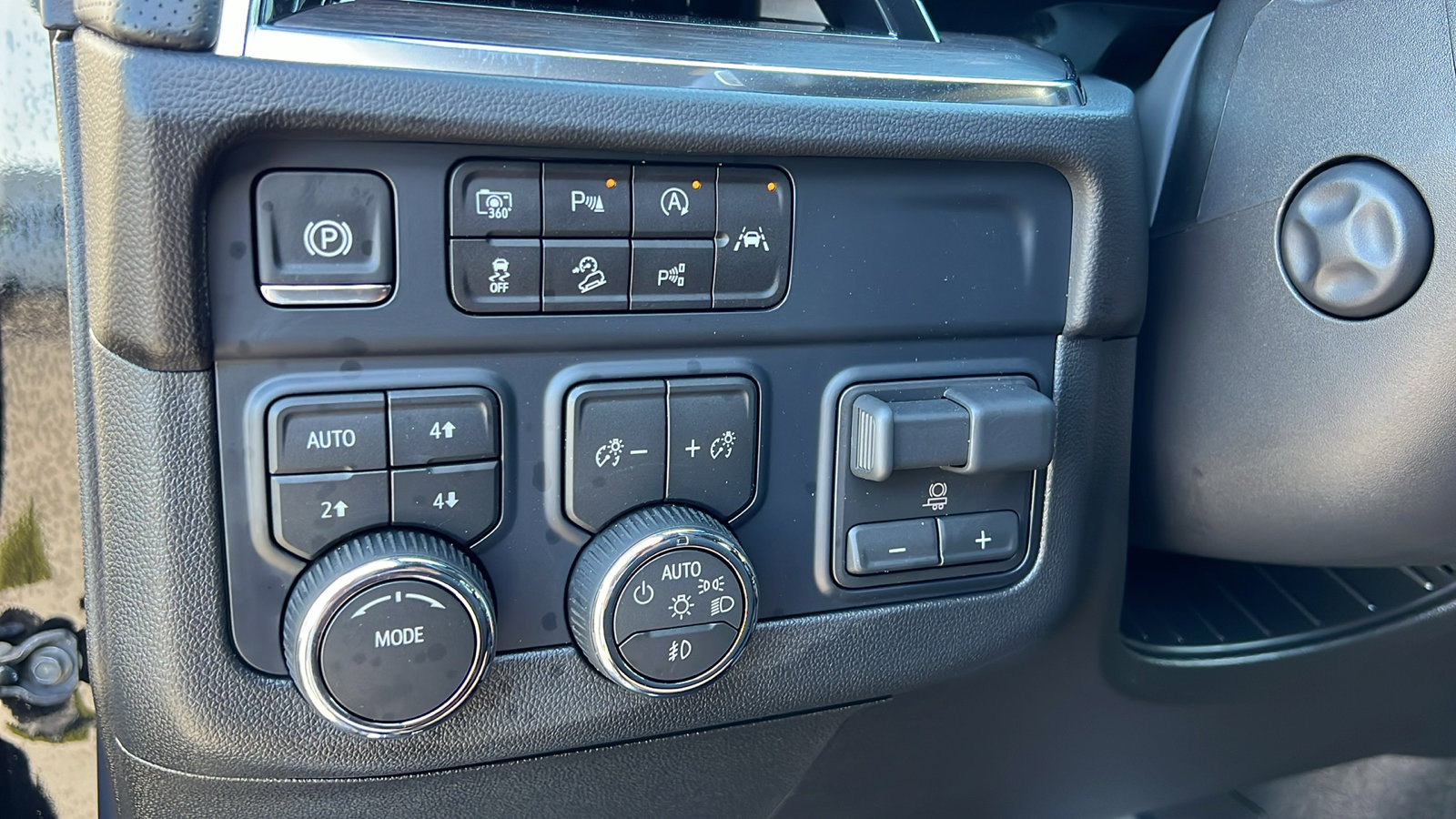 New 2026 Chevrolet Suburban Premier w/ Sun And Tow Package image 30