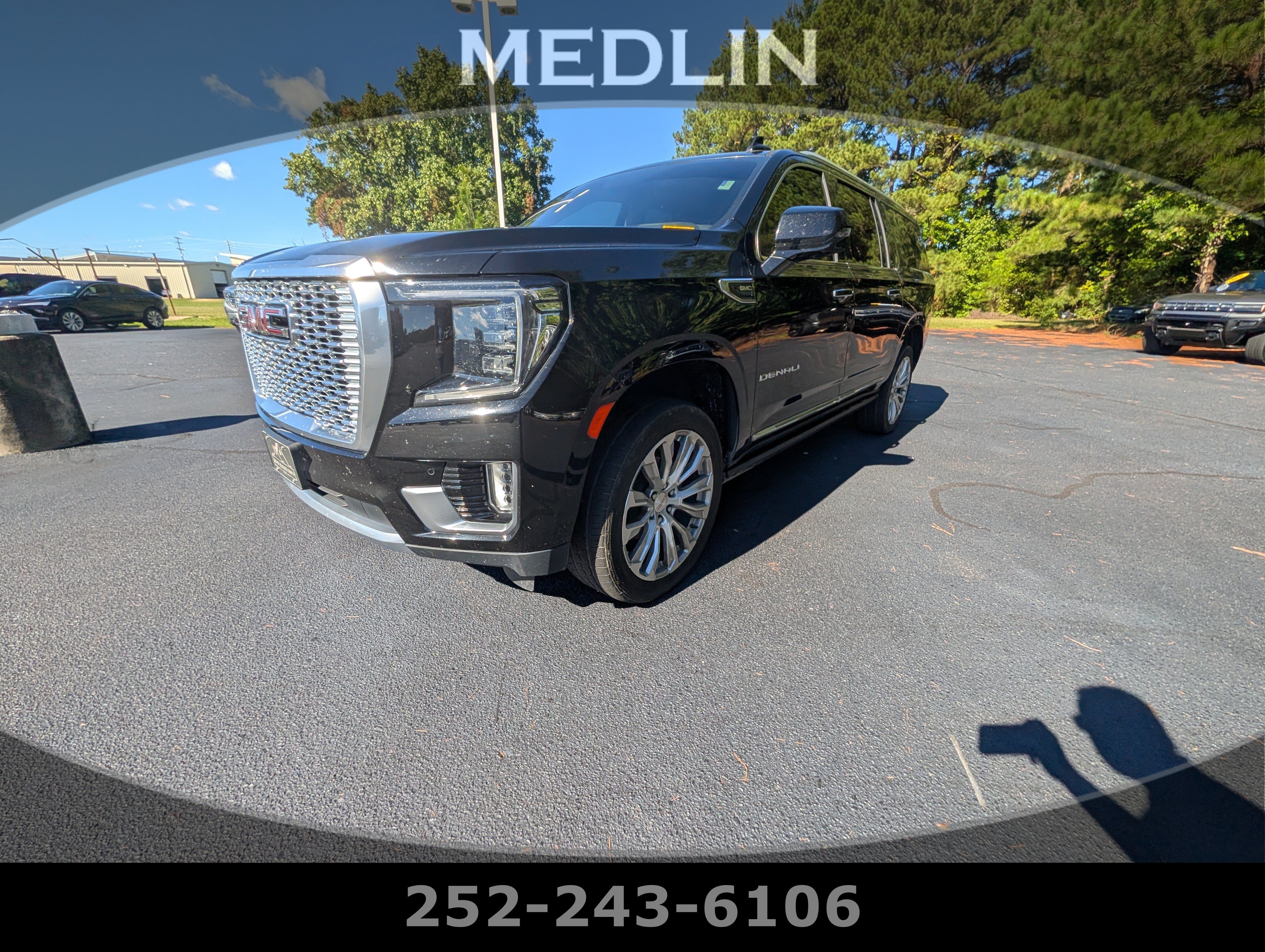 Used 2023 GMC Yukon XL Denali AWD/4WD image 1