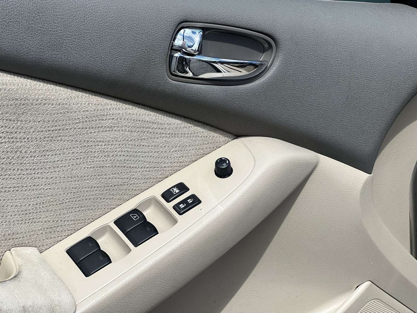 Used 2012 Nissan Altima 2.5 S FWD image 15