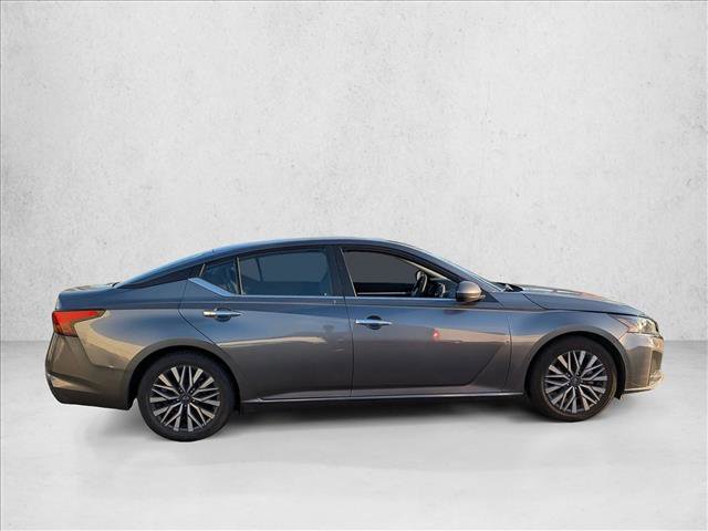 Used 2023 Nissan Altima 2.5 SV video 4