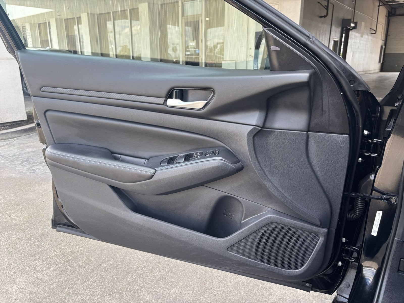Used 2025 Nissan Altima 2.5 SV FWD image 18
