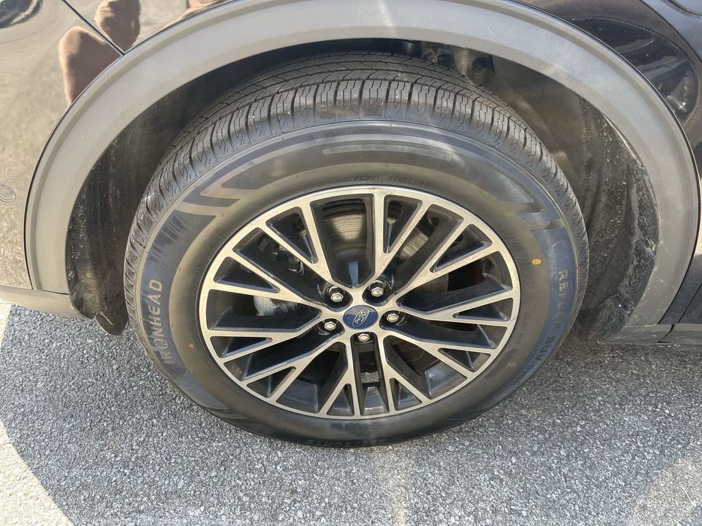 Used 2022 Ford Escape Titanium w/ Titanium Premium Package image 2