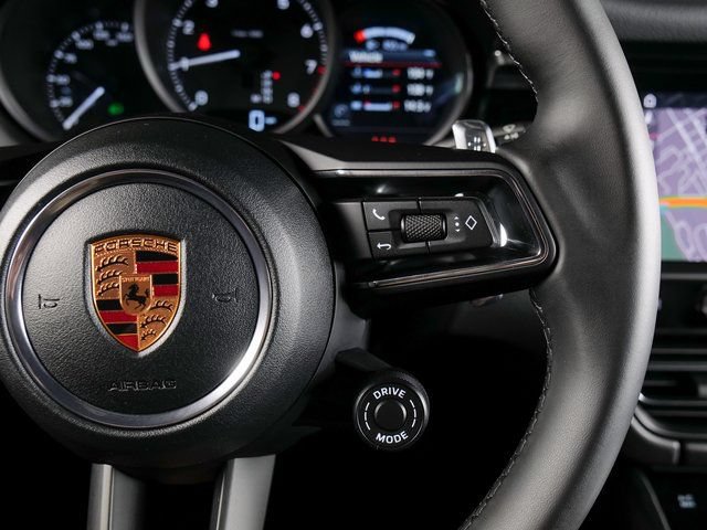 Certified 2026 Porsche Macan AWD/4WD image 23