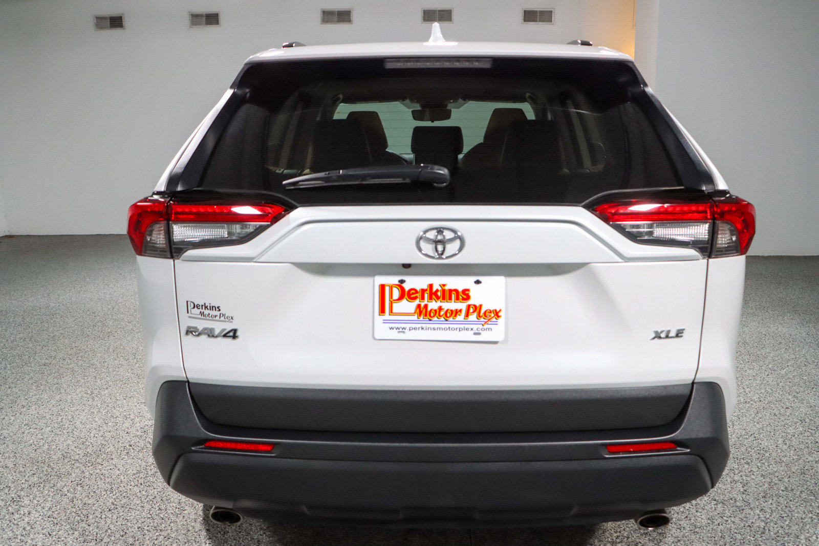 Used 2023 Toyota RAV4 XLE Premium FWD image 8