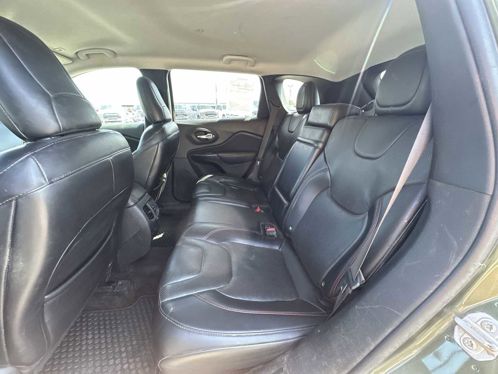 Used 2019 Jeep Cherokee Trailhawk image 22