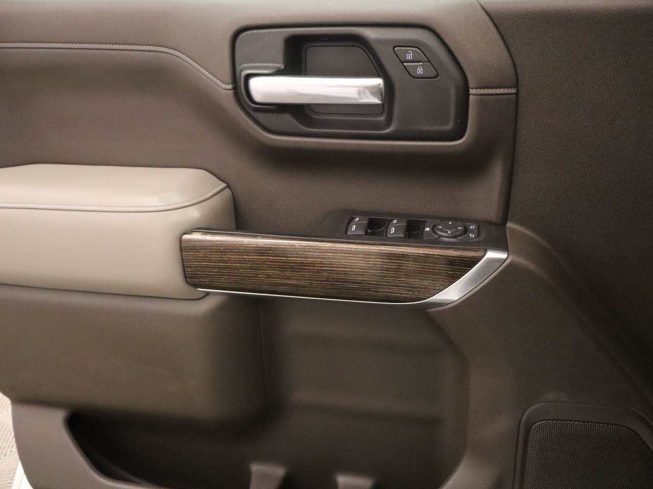 Used 2019 GMC Sierra 1500 SLE w/ SLE Value Package AWD/4WD image 18