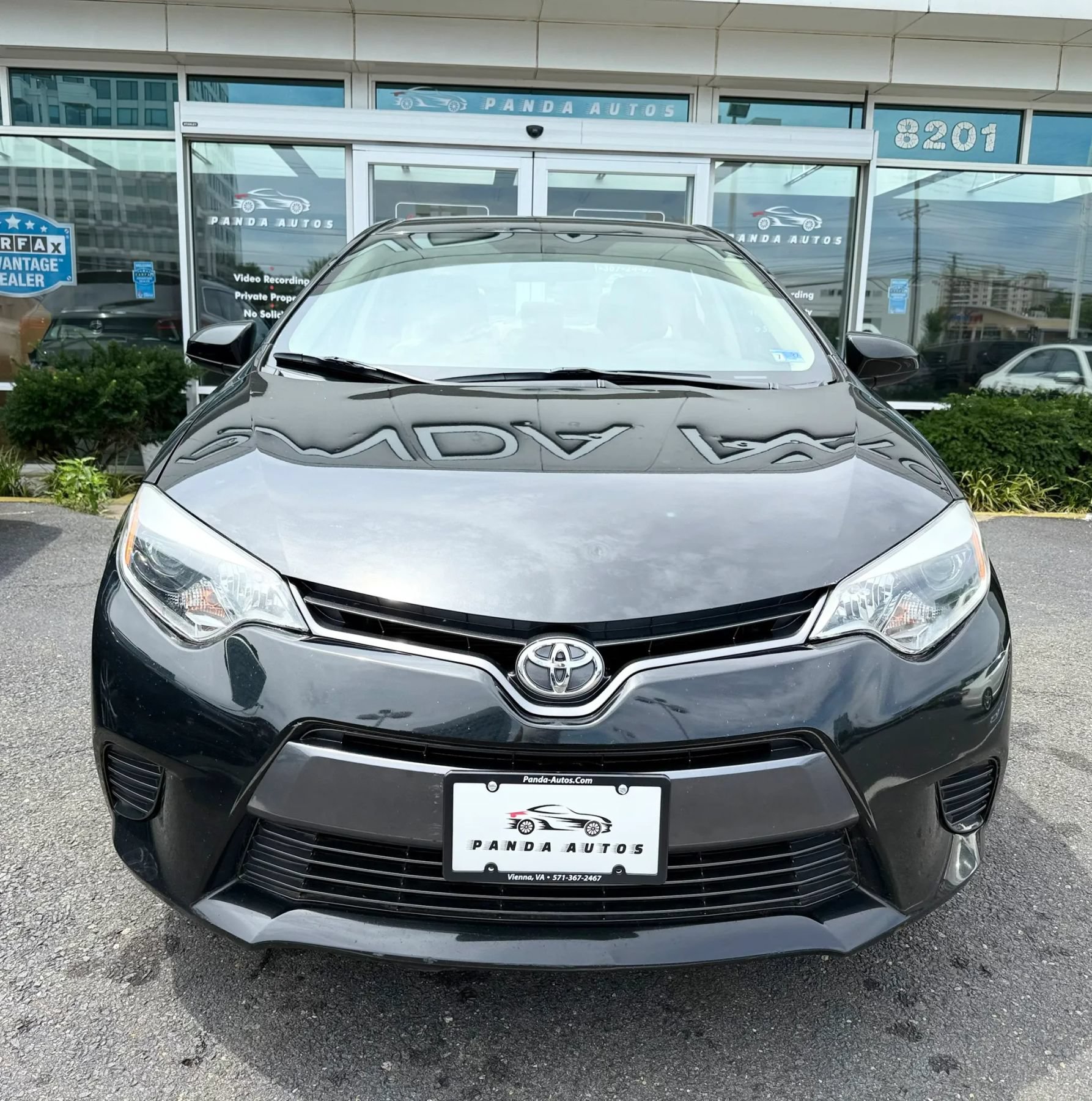 Used 2016 Toyota Corolla LE FWD image 2