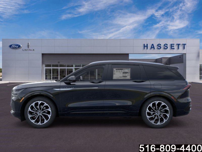 Used 2025 Lincoln Nautilus Reserve AWD/4WD image 4