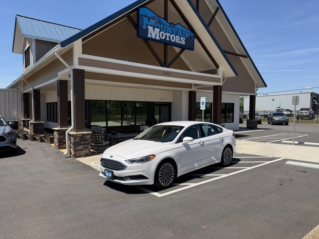 Used 2018 Ford Fusion SE w/ Fusion SE Technology Package FWD image 1